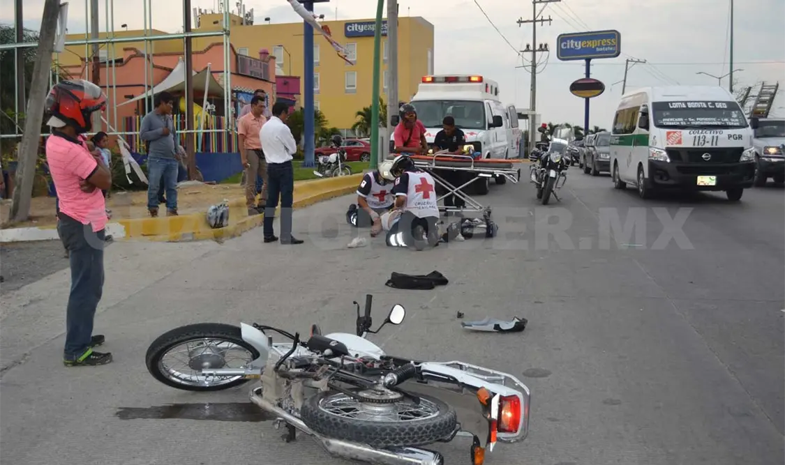 Motociclista grave tras ser embestido en el libramiento