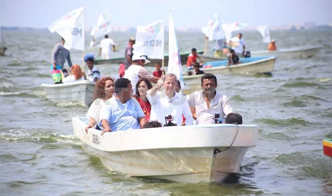 Meade Kuribreña presenta apoyos a pescadores