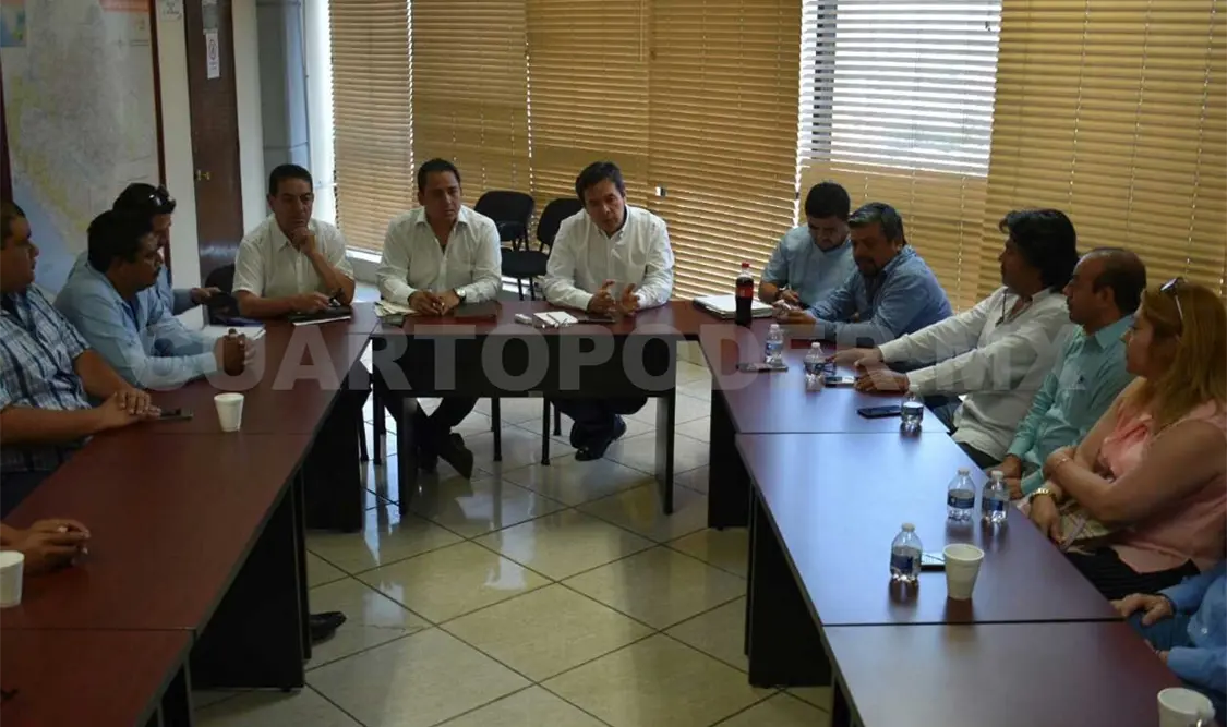 Establecen mesa de trabajo con transportistas