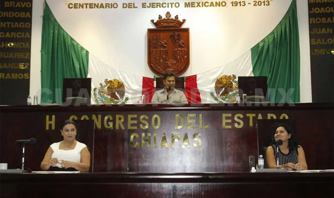 Aprueban más licencias de funcionarios
