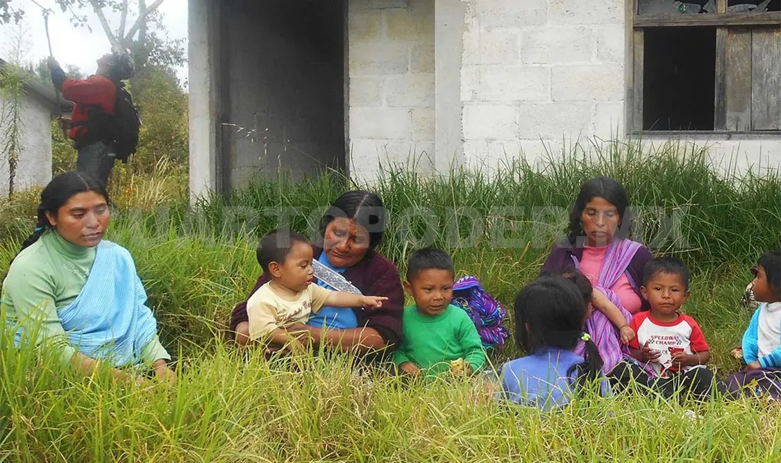 Amenazan a familias con derribar casas
