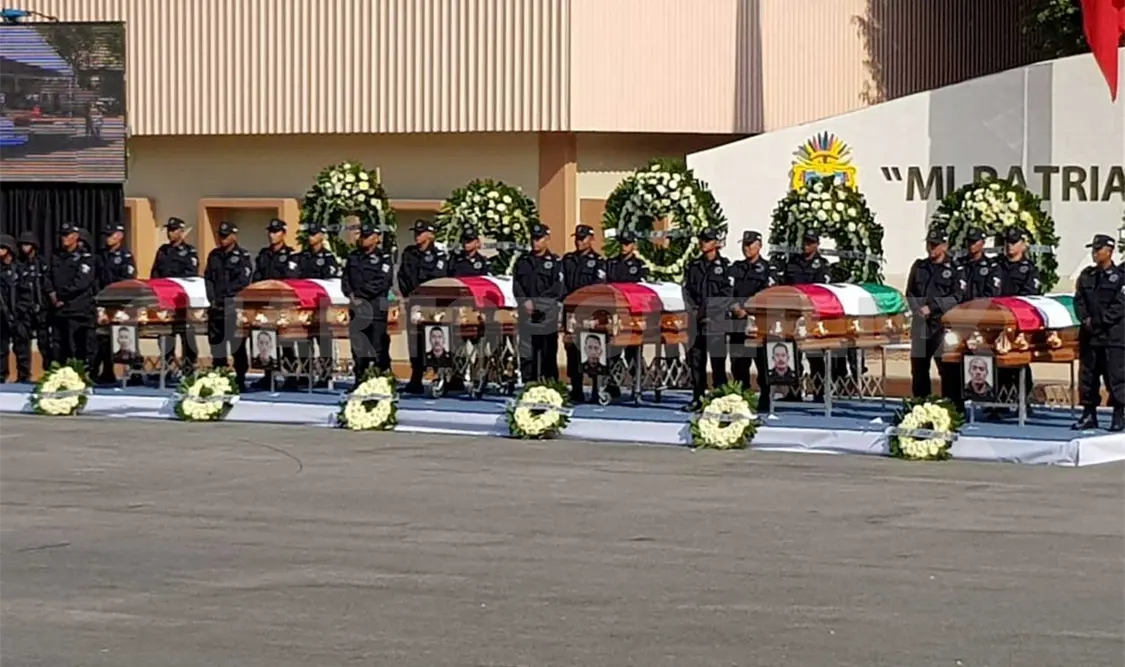 Despiden con honores a seis policías fallecidos