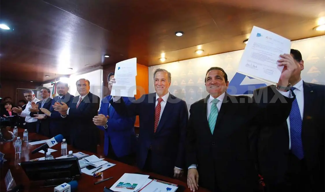 Meade celebra aprobación para eliminar fuero
