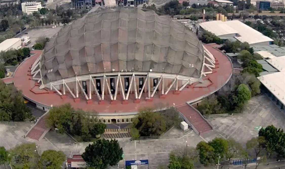 El Palacio de los Deportes fue construido para otras actividades, no para conciertos, por lo que su acústica es mala. Cortesía