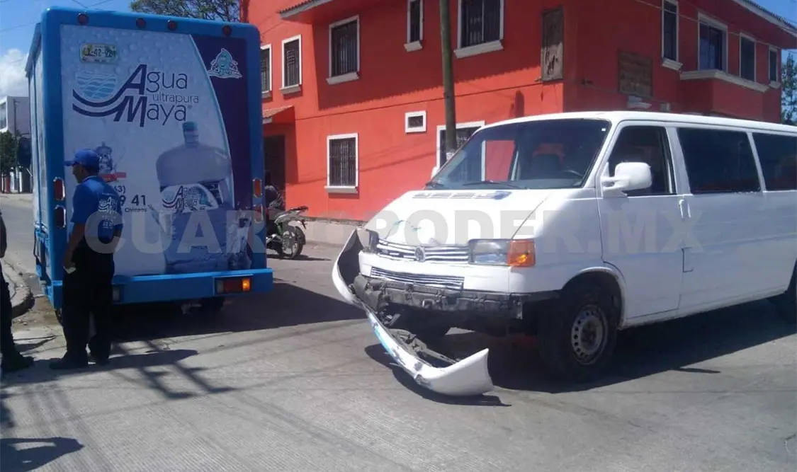 En el percance se reportaron daños materiales por varios miles de pesos en ambos automotores. Flor Cordero / CP