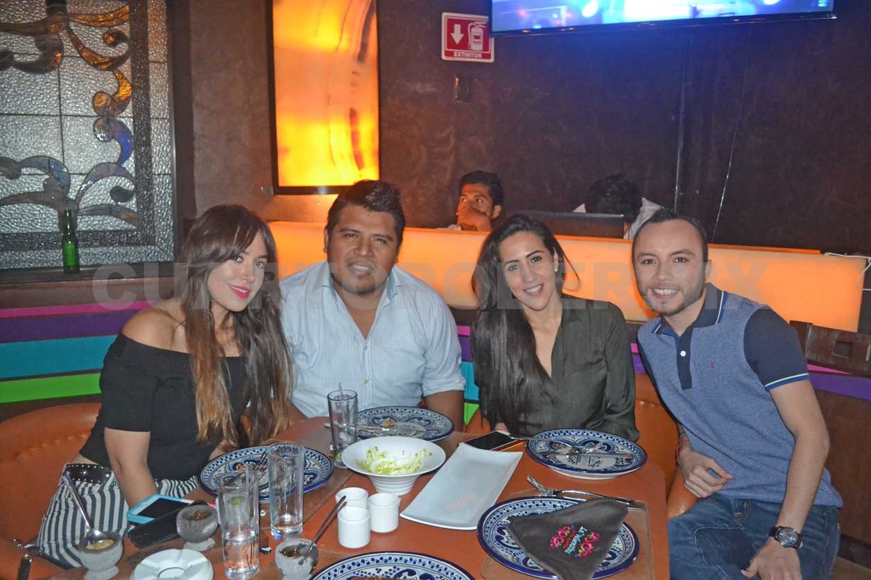 Noche entre buenos amigos