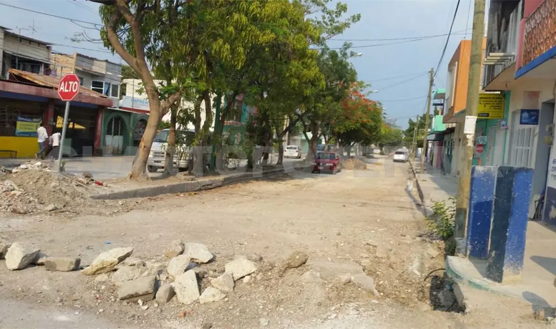 Colonos molestos por obra abandonada