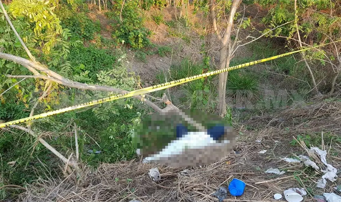 Muere motociclista en percance, otro fue hospitalizado