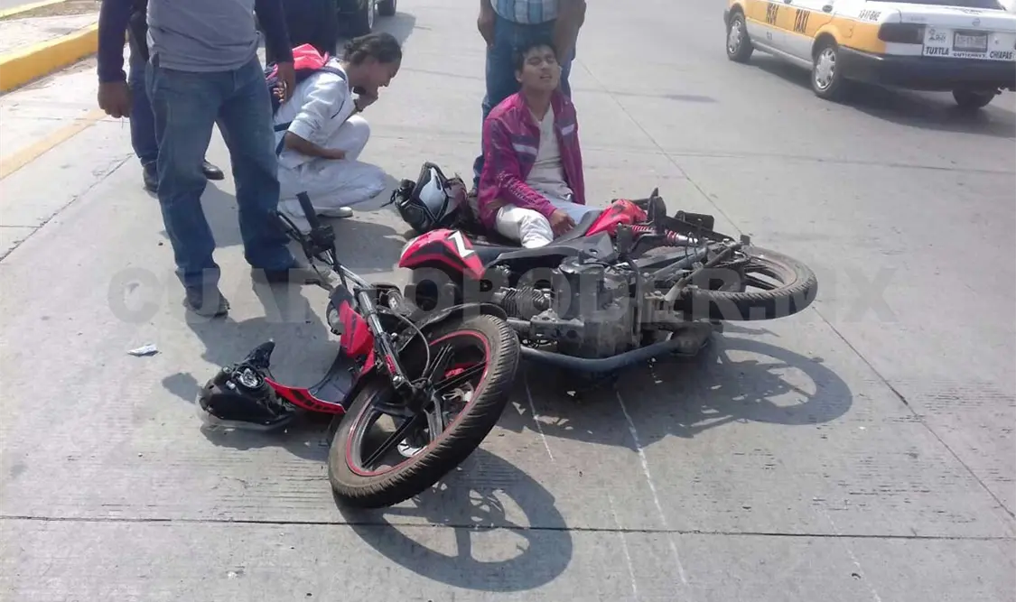 Madre e hija hospitalizadas al ser atropelladas por motorista