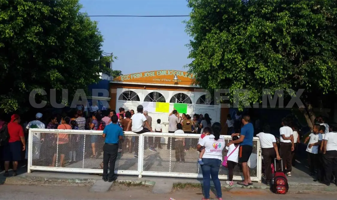 Profesores se oponen a cambio de directora