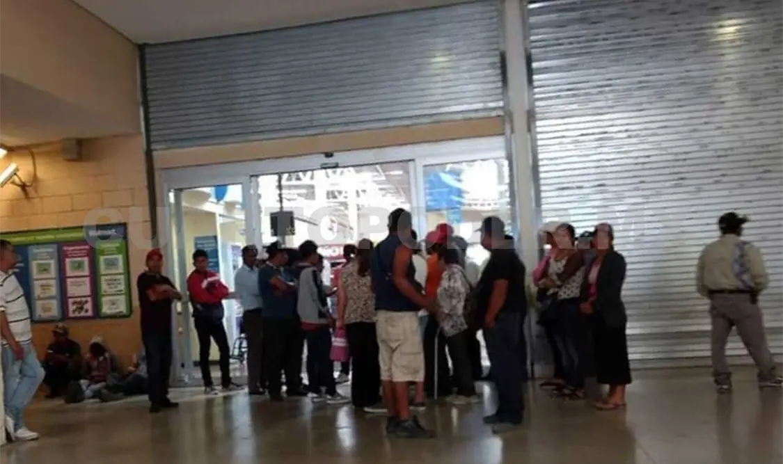 Organizaciones cierran Walmart por despidos