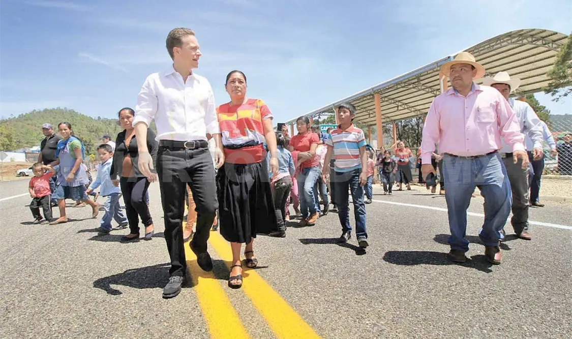 Amplían carretera SCLC-Comitán