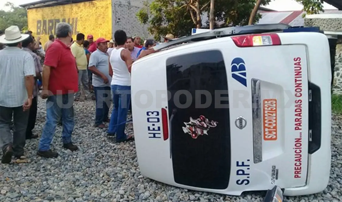 Cinco lesionados dejó la volcadura de colectivo