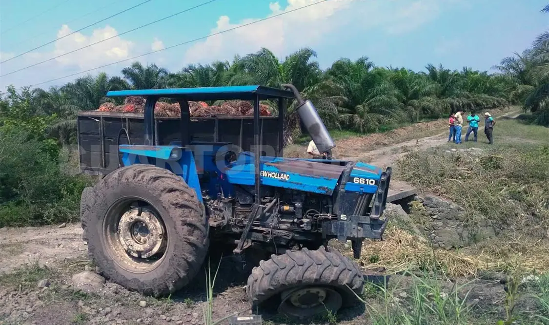 Ferrocarril choca con tractor; hay dos heridos
