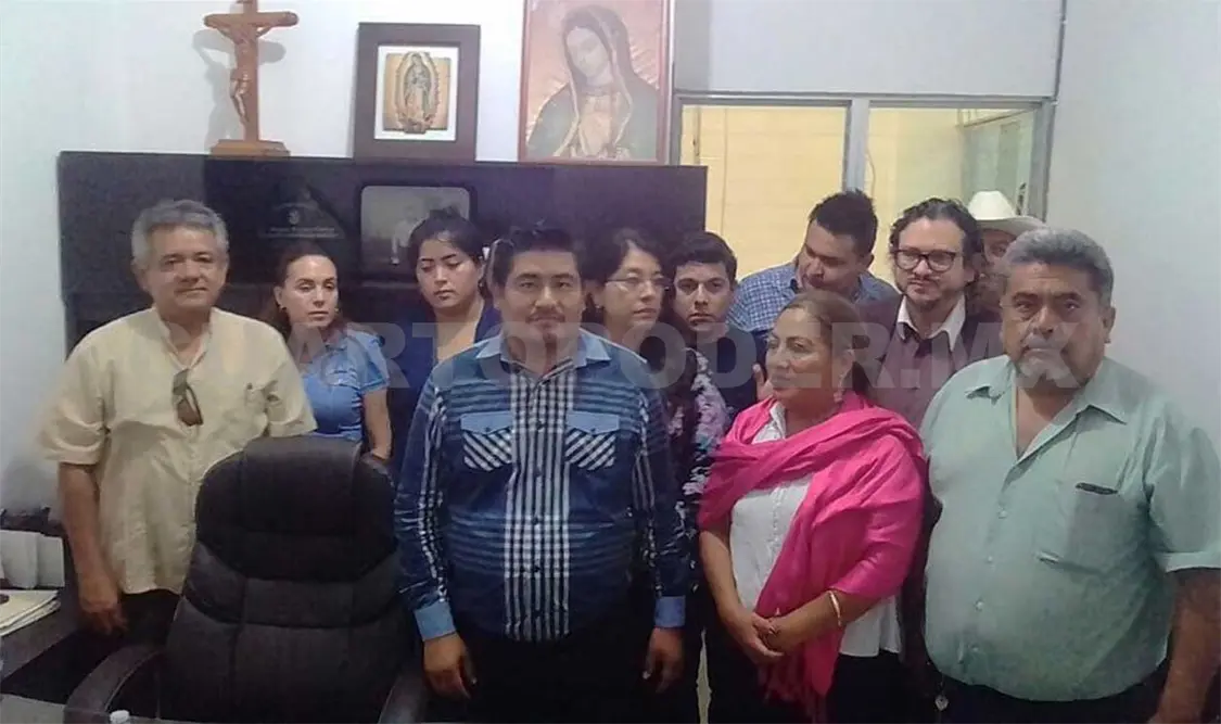 Ante militantes del partido, se dio a conocer el relevo al tiempo de reconocer que estos cambios abonan a la democracia. CP