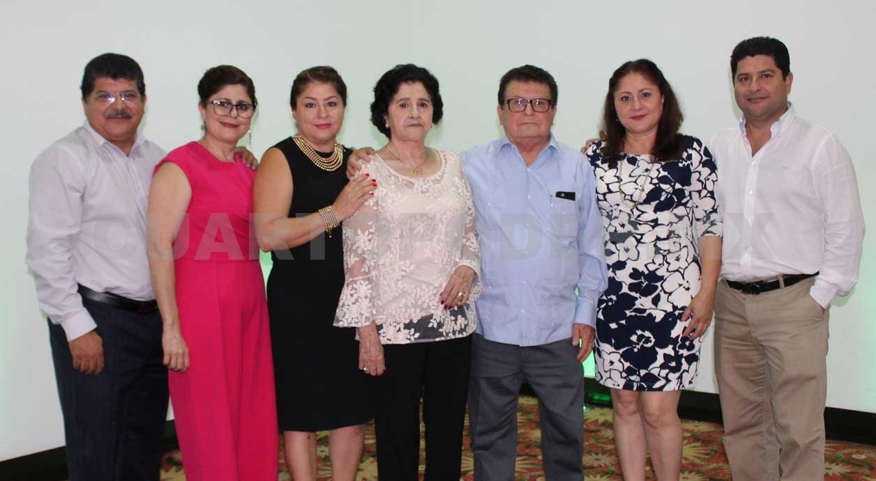 Festejaron aniversario y cumpleaños