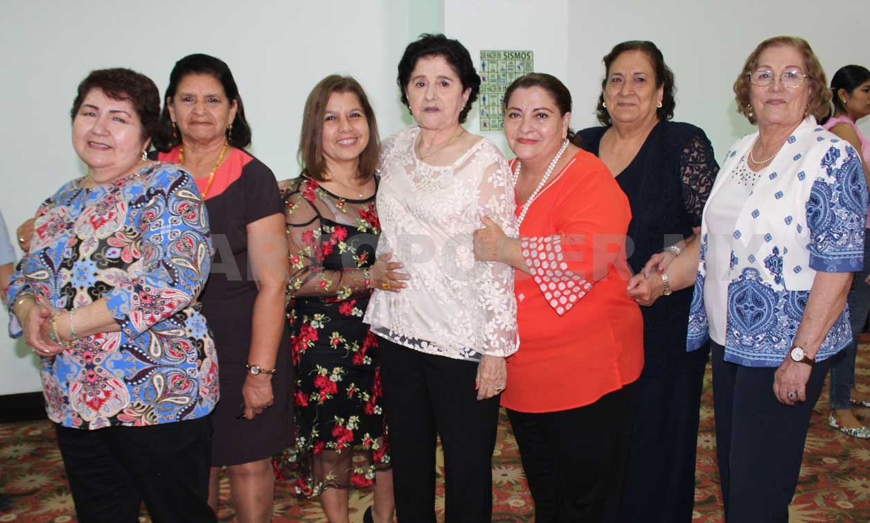 Festejaron aniversario y cumpleaños