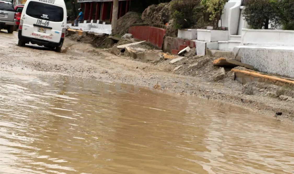Piden desazolvar río por riesgo de inundaciones