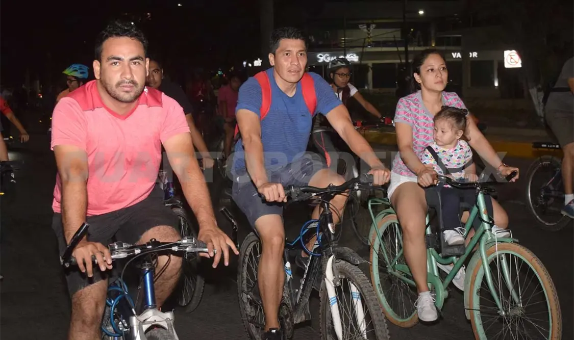 Celebraron el 86 Paseo Nocturno en Bici en la capital