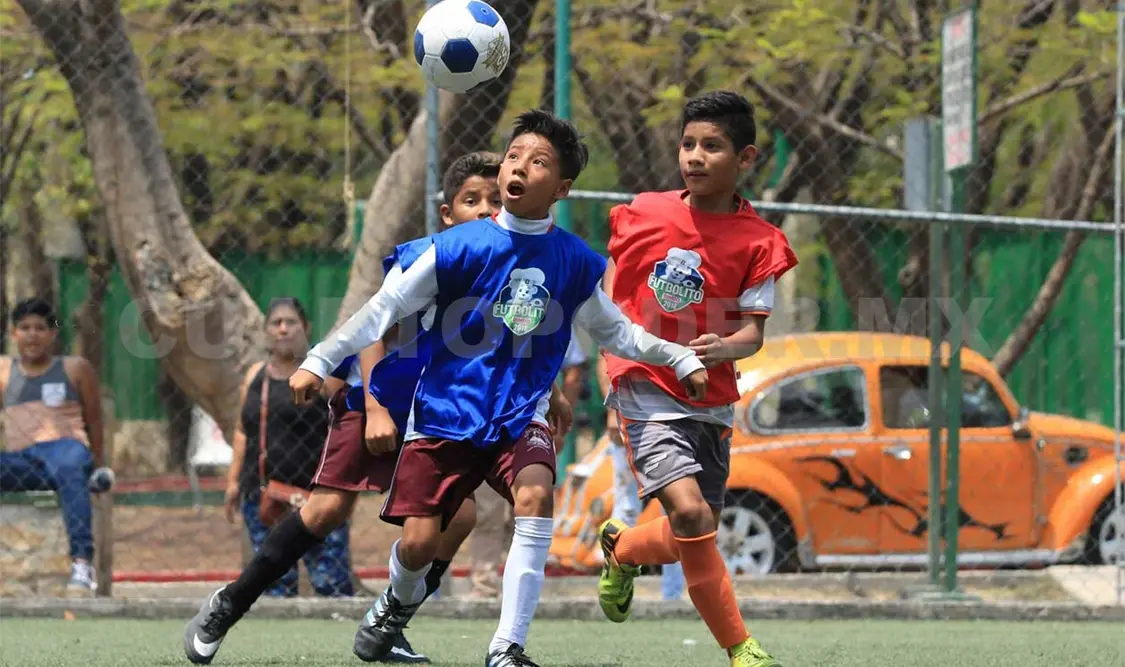Futbolito sigue a más calificados
