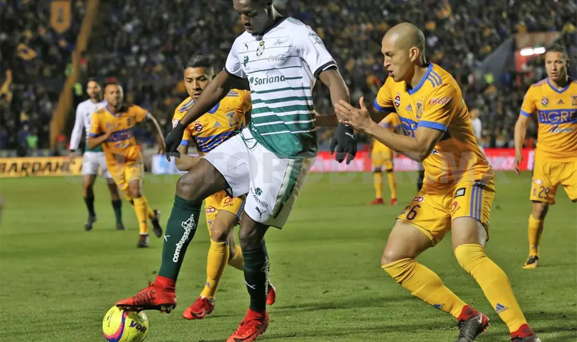 Tavares sufre esguince en un hombro