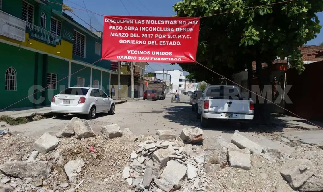 Colonos cierran vía por obra trunca