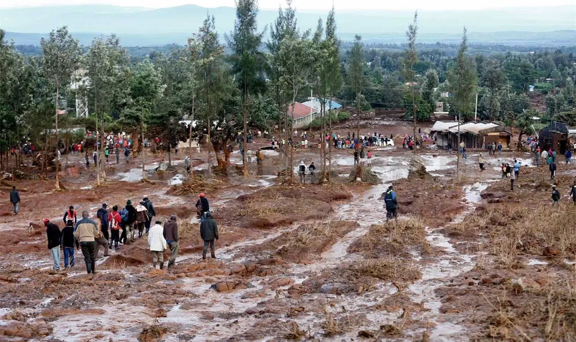 Reportan 47 muertos por colapso de presa