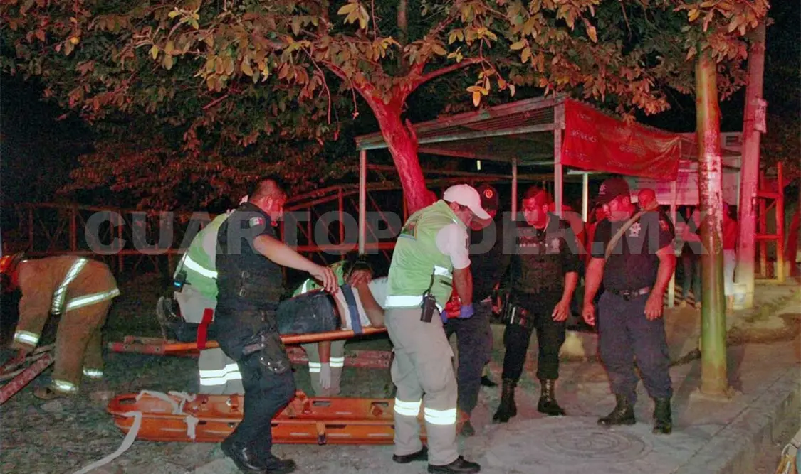 Por descuido, ebrio cae al río Sabinal