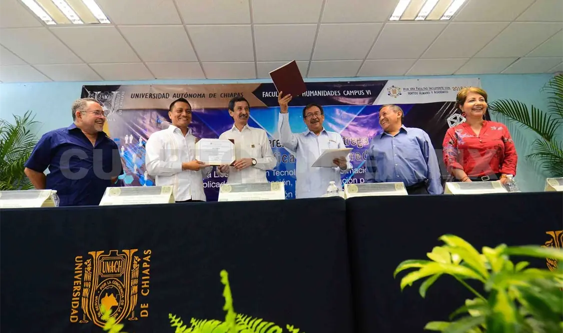 Entregan acreditación para licenciatura en Tecnologías