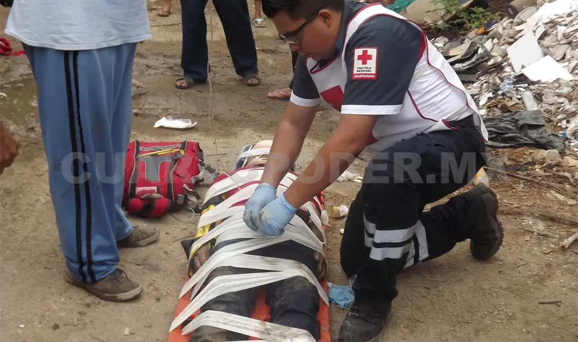 Sujeto quedó descalabrado al desplomarse de una pipa