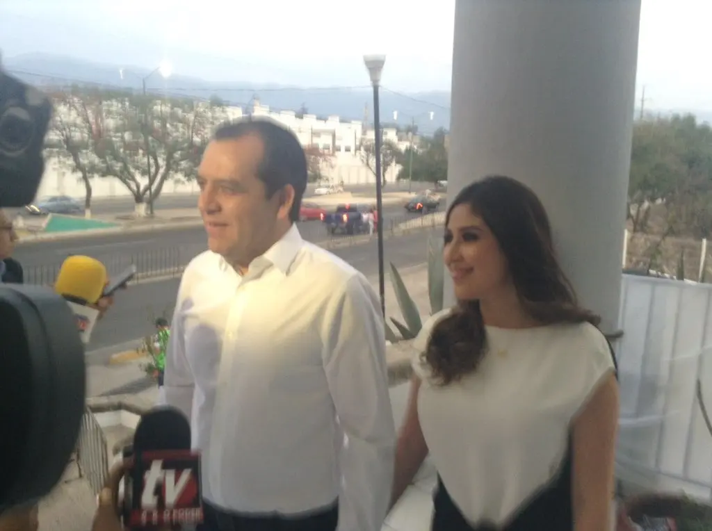 Rehuye Albores Gleason a preguntas sobre “3 de 3”
