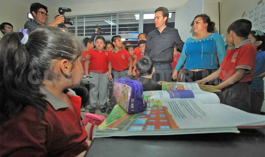 Manuel Velasco destaca labor de docentes
