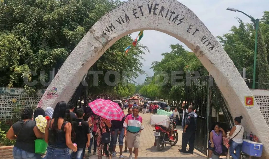 Panteones: vendidos hasta los pasillos