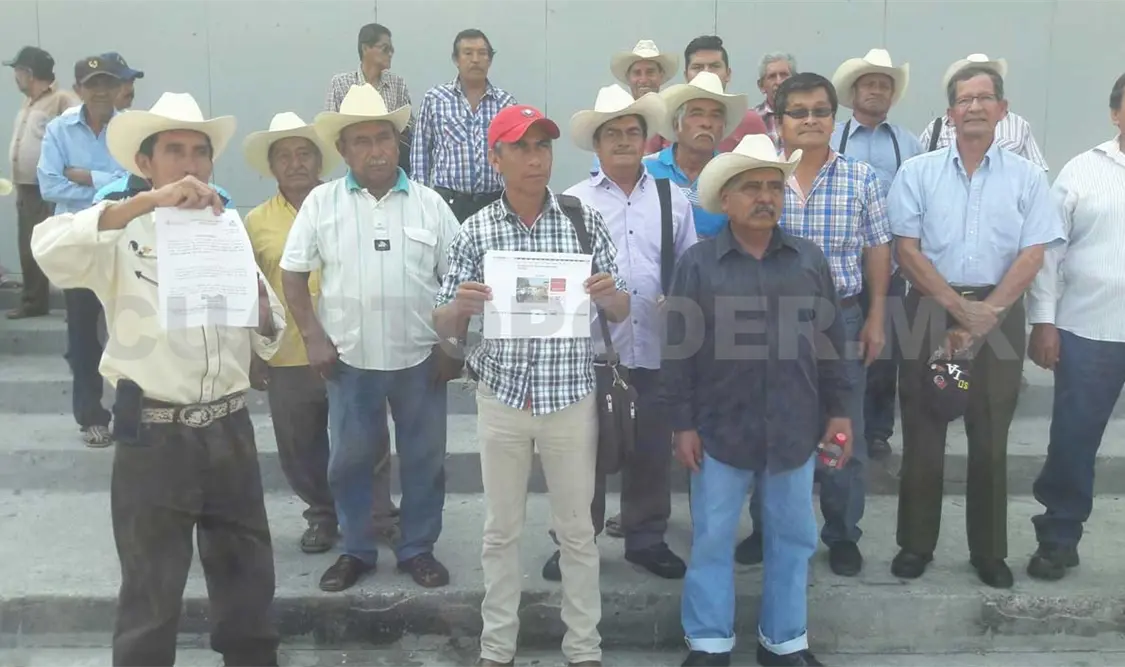 Pobladores exigen pavimentación de tramo carretero