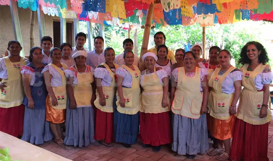 La venta de comida tradicional se lleva a cabo los días sábados y domingos. Cortesía