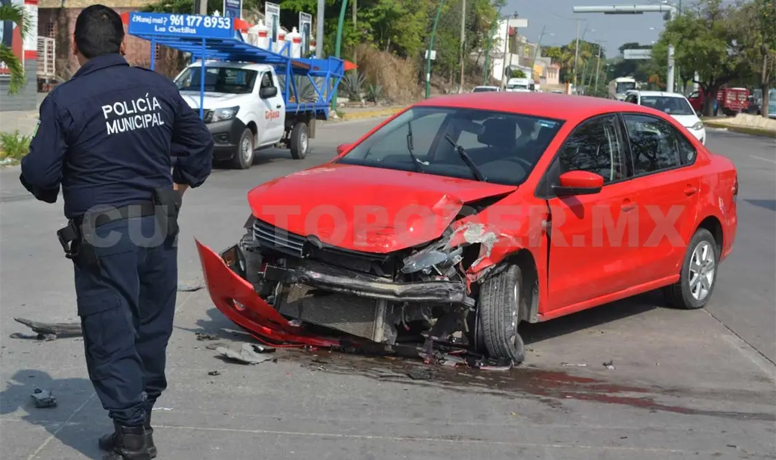 Dos lesionados en fuerte accidente en el libramiento