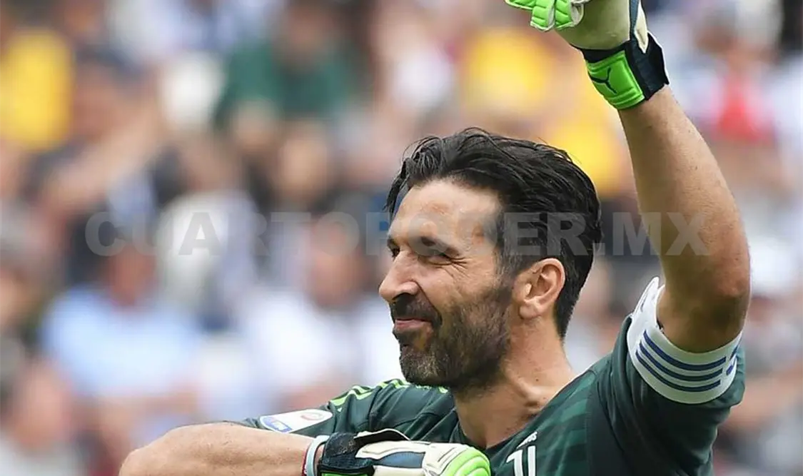 El excapitán de la Juve arrancó el juego defendiendo la valla blanquinegra por una última vez, y al igual que a lo largo del encuentro, fue ovacionado por aficionados. Cortesía