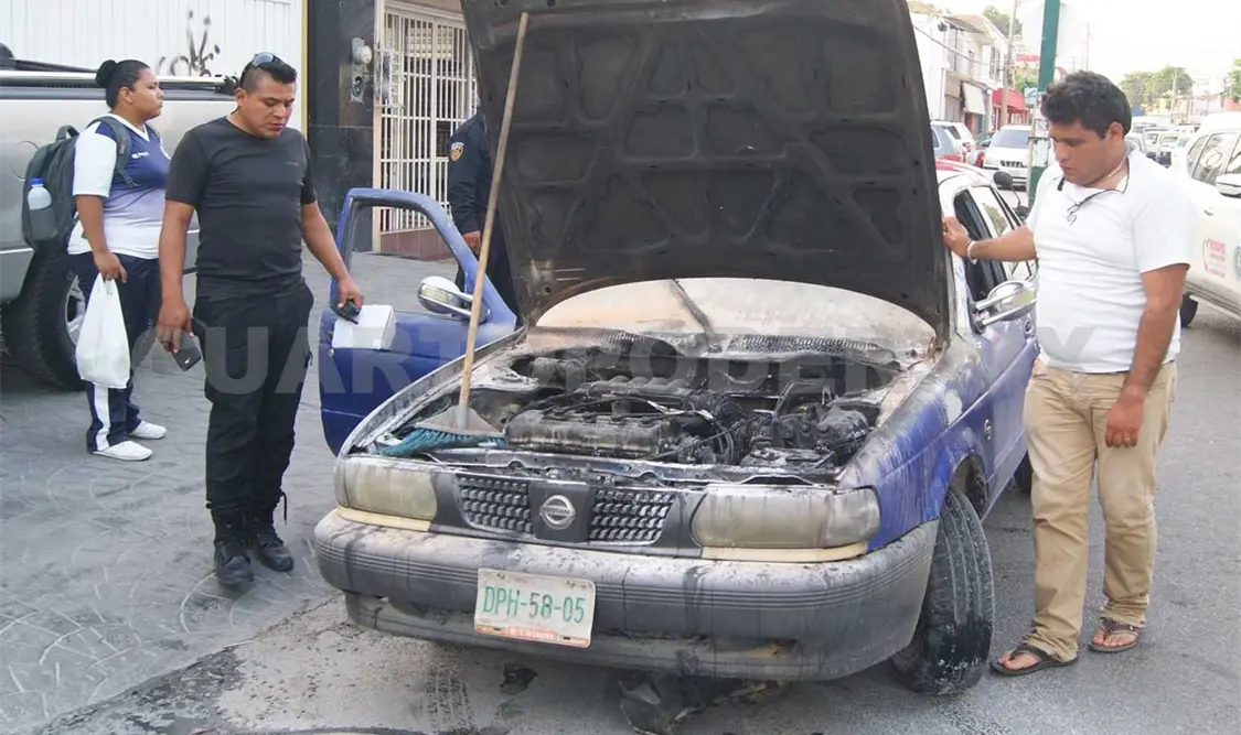 Un presunto corto circuito en el motor fue lo que provocó que el vehículo se viera envuelto en llamas. Edberg Mayorga / CP