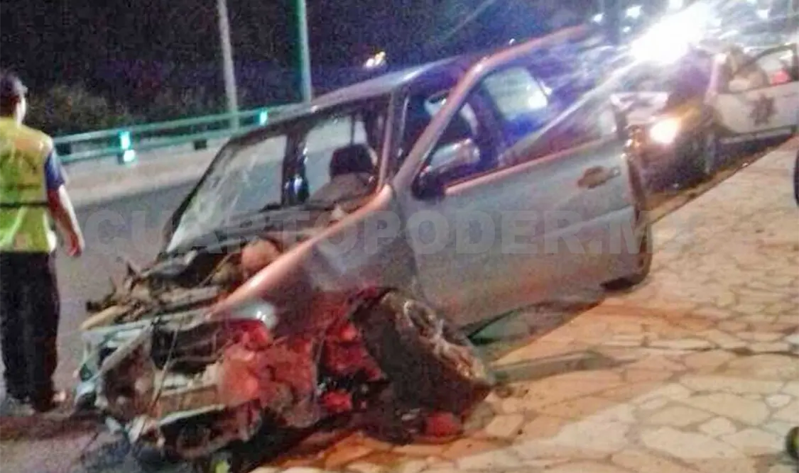 Pointer se estrella y queda en el camellón
