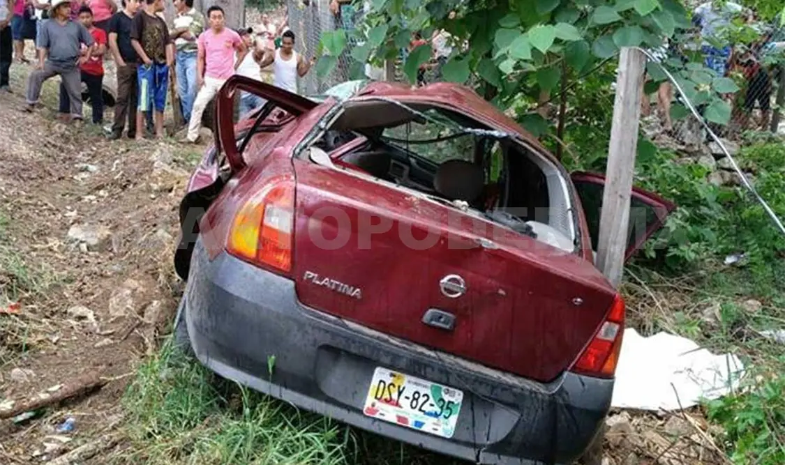 Mujer pierde la vida en una volcadura