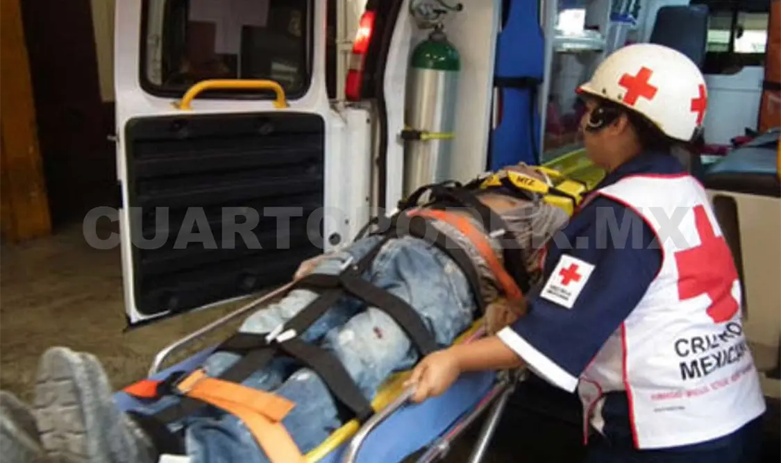 Se electrocuta, cae de siete metros y sobrevive
