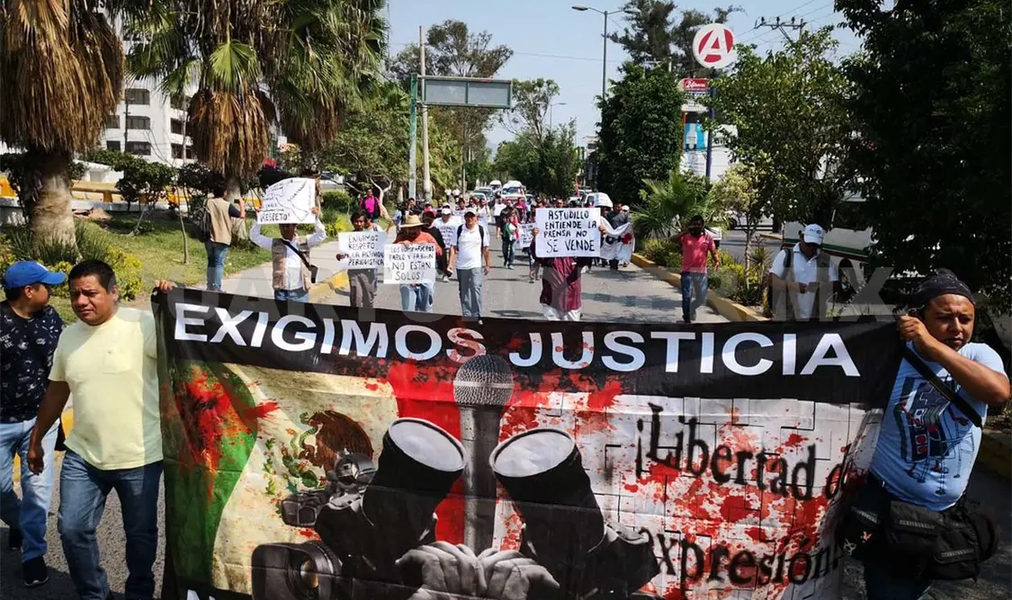 Marchan reporteros en Guerrero