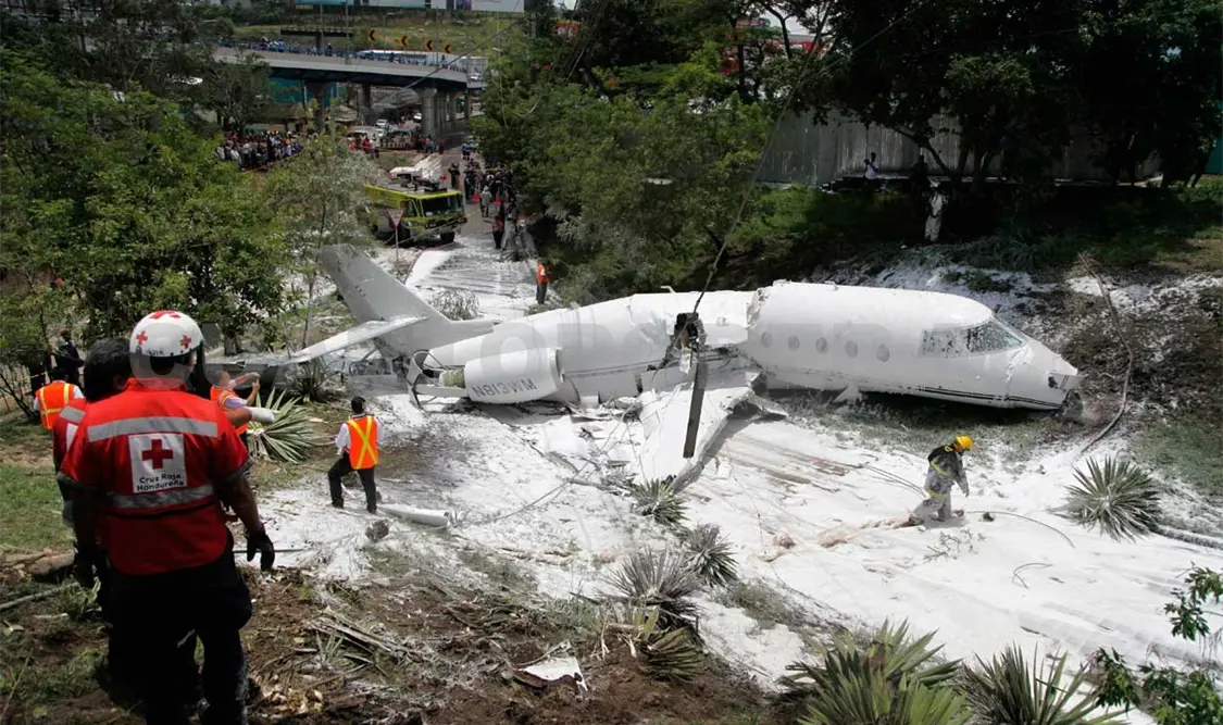 Varios heridos tras despiste de avión