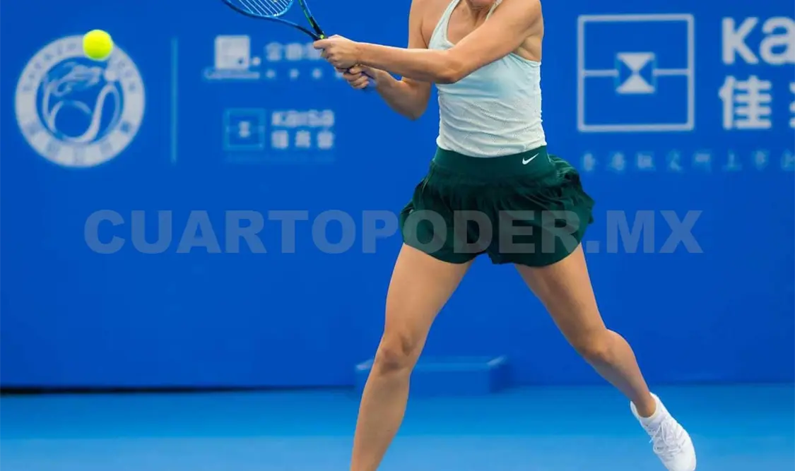 Sharapova entrena para Roland Garros