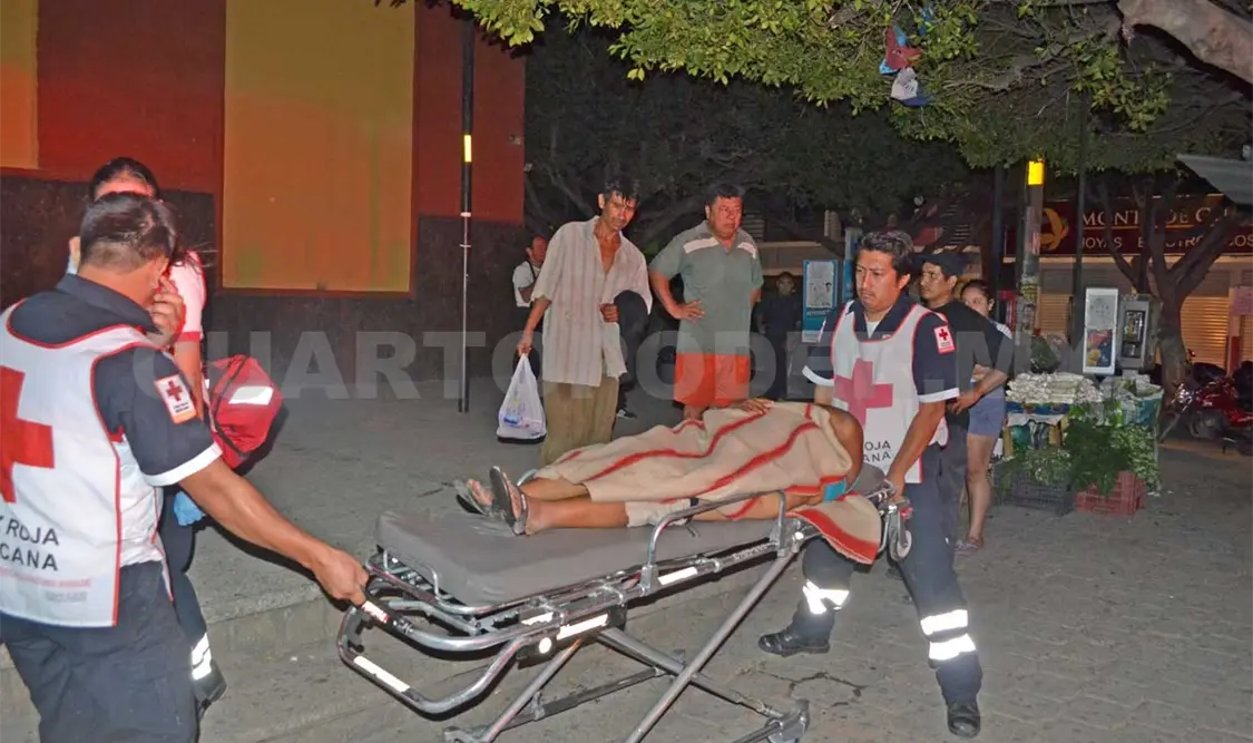 Mujer da a luz junto a una iglesia; el bebé falleció