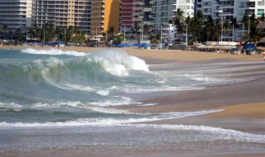 Alertan por mar de fondo en Guadalajara
