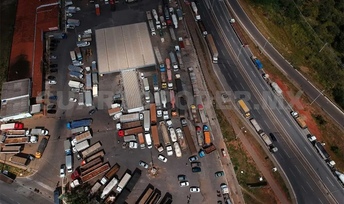 Huelga de camioneros detiene producción