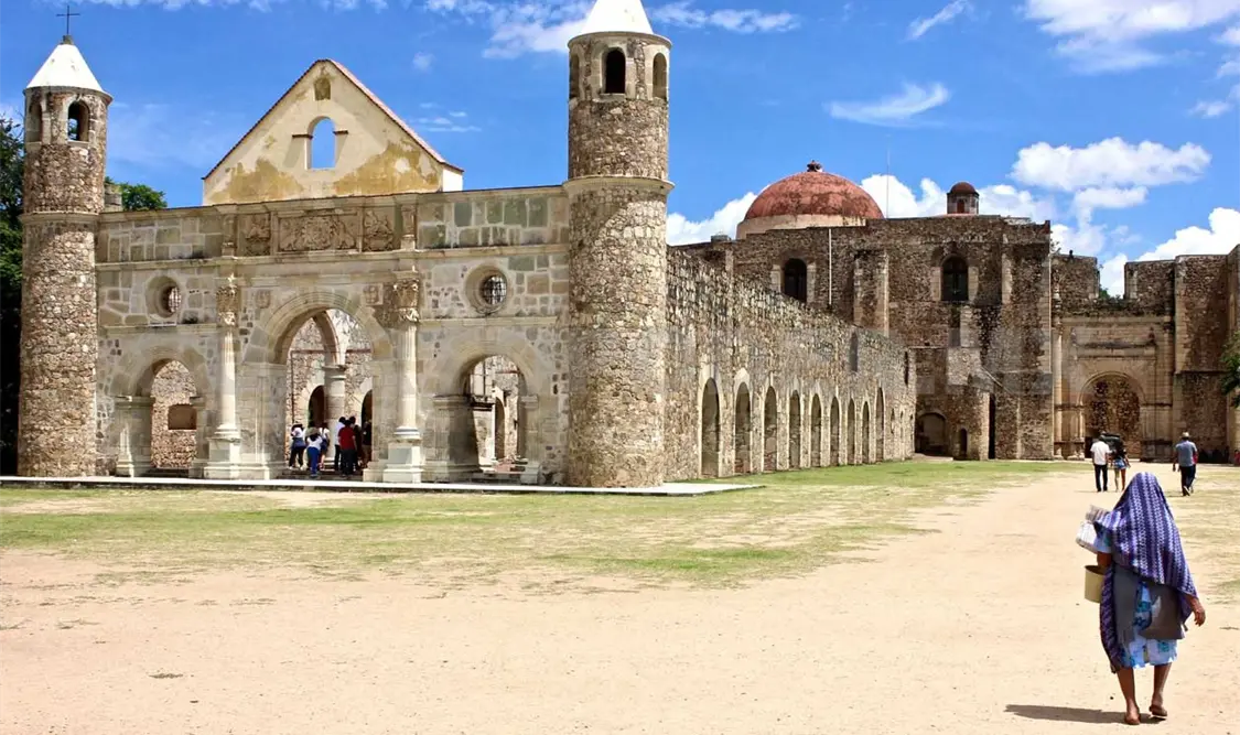 Se mantiene de pie el exconvento de Cuilápam