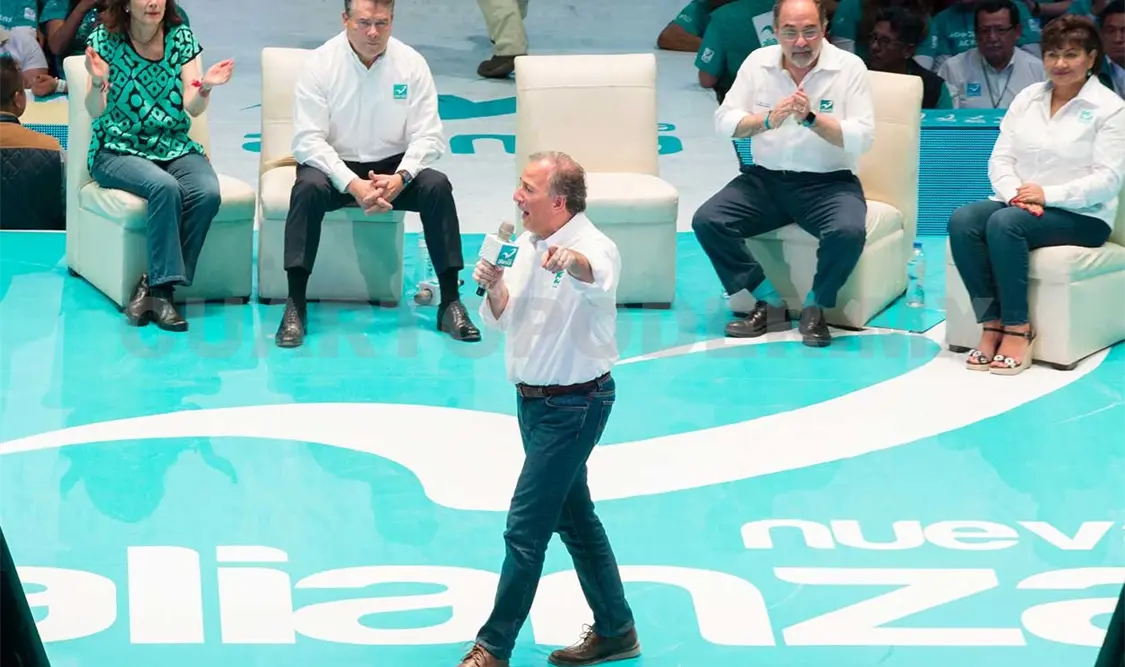 Meade se reunió con representantes magisteriales en la Arena México. NTX