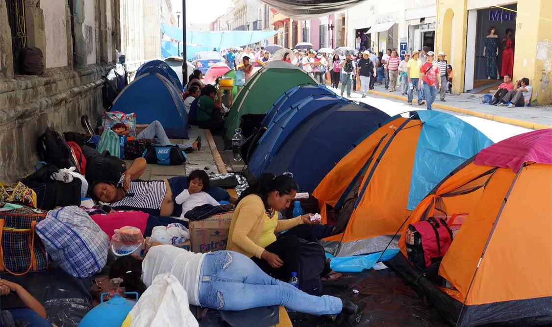 Sección 22 de maestros inicia paro indefinido en Oaxaca